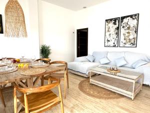a living room with a table and a couch at Casa Mirador del Castillo in Cotillo