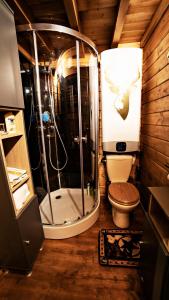 Ένα μπάνιο στο Wyoming Lodge - LUXE et SPA - Vue lac Aiguebelette