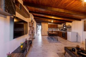 A kitchen or kitchenette at Barbara house