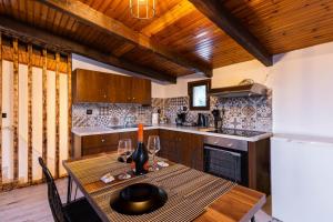 A kitchen or kitchenette at Barbara house