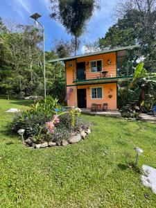 a house with a garden in front of it at Cabañas La India in Valle de Anton