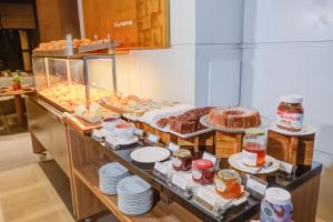 圣保罗Radisson São Paulo Paulista的展示不同种类食物的自助餐