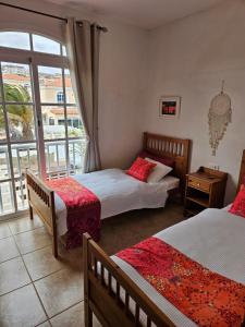 a bedroom with two beds and a window with a view at Casa Golden in Caleta De Fuste