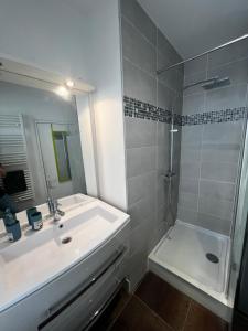 Ένα μπάνιο στο Maison de ville avec terrasse +15 φωτογραφίες