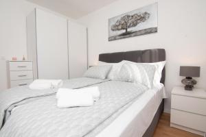Postel nebo postele na pokoji v ubytování Studio Apartman Apollonia