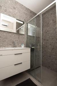 Koupelna v ubytování Studio Apartman Apollonia + 18 fotografií