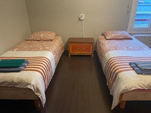 Katil atau katil-katil dalam bilik di La maison du lac