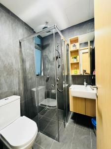 Ванная комната в KLCC The Luxe Colony Skypool By Tasrifa