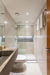 a bathroom with a toilet and a shower at Lobie Barra da Tijuca Mundo Novo in Rio de Janeiro