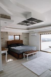 a bedroom with a bed and a bench in it at Yıldız Villa in Alanya