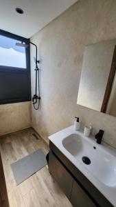 Kupatilo u objektu Appartement vue sur mer