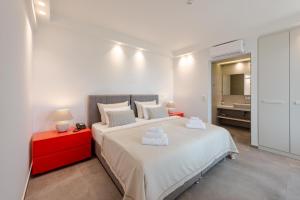 Ένα ή περισσότερα κρεβάτια σε δωμάτιο στο Sampatiki Suites & Spa - Luxury Seaview Suites - Opened 2024