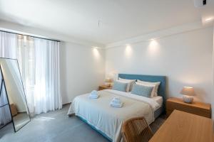 Ένα ή περισσότερα κρεβάτια σε δωμάτιο στο Sampatiki Suites & Spa - Luxury Seaview Suites - Opened 2024