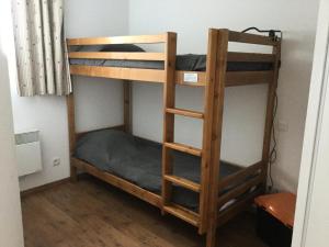 Poschodová posteľ alebo postele v izbe v ubytovaní Résidence Hameau De Balestas Mp - T3/8pers ISATIS 06- Peyresourde MAE-4604