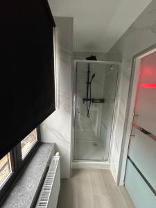 a small bathroom with a shower in a room at FourSuites Liège in Liège