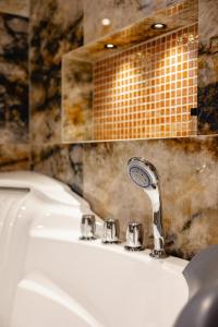 Koupelna v ubytování Ervini Boutique Hotel