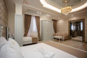 Postel nebo postele na pokoji v ubytování Ervini Boutique Hotel