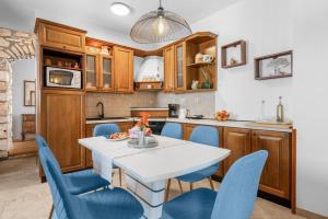Kuchyň nebo kuchyňský kout v ubytování Holiday Home Regina