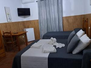 Postel nebo postele na pokoji v ubytování Hostal Breñaverde