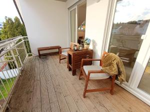 A seating area at Ferienwohnung am Ruhrtalradweg in Arnsberg