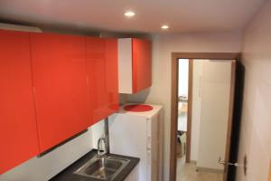 A kitchen or kitchenette at Madrid Rent 2