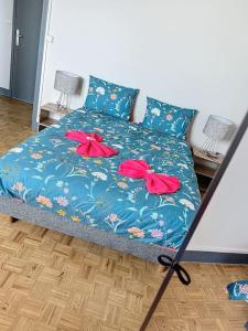 Postel nebo postele na pokoji v ubytování Le Marie Eugène - proche centre