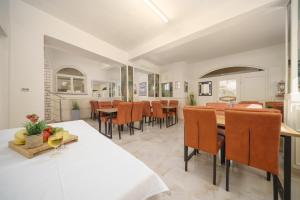 a kitchen and dining room with a table and chairs at Rooms Orion in Vodice