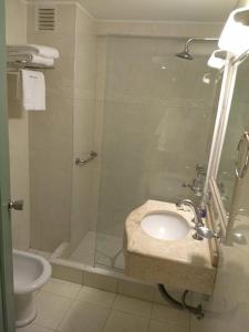 Bathroom sa Apart hotel condor suite