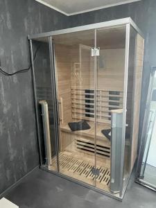 a glass shower enclosure in a room at Five Stars Living Whirlpool & Infrarotsauna in Hövelhof +20 photos