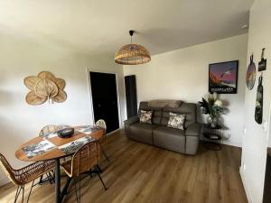 a living room with a couch and a table at La douce escapade, Superbe T2, 4 pers - parking, balcon in Villers-sur-Mer