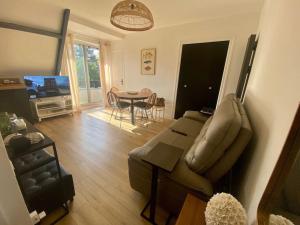 a living room with a couch and a table at La douce escapade, Superbe T2, 4 pers - parking, balcon in Villers-sur-Mer