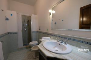 Ένα μπάνιο στο Appartamenti Esther +16 φωτογραφίες