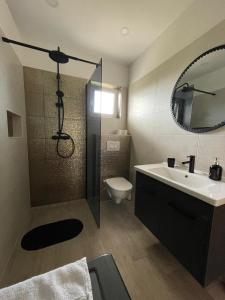 Ένα μπάνιο στο APARTMENTS GRANČIĆ +12 φωτογραφίες