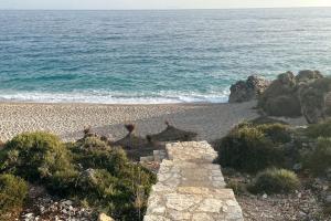 Galeriebild der Unterkunft Holliday home 200m from the beach at White Rocks, Dhermi in Dhërmi