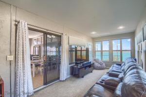 Χώρος καθιστικού στο Our Lake View CL 1683