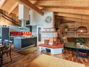 Kuchnia lub aneks kuchenny w obiekcie Bernkogel Penthouse
