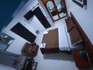 an overhead view of a bedroom with a bed at Hotel Huaraz in Huaraz