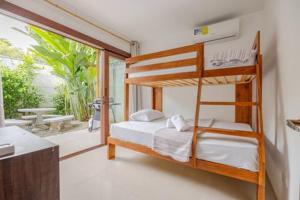 a bedroom with a bunk bed and a balcony at Villa Fruta del Cielo in Uvita