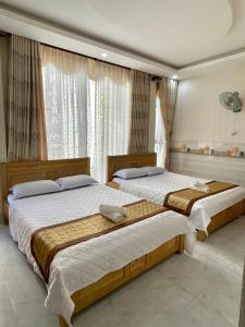 Ένα ή περισσότερα κρεβάτια σε δωμάτιο στο MOTEL THỦY TIÊN