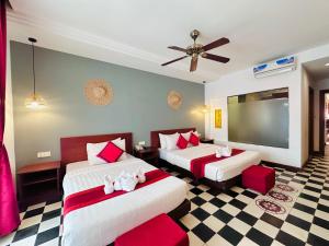 Postel nebo postele na pokoji v ubytování Mekong Angkor Palace Inn