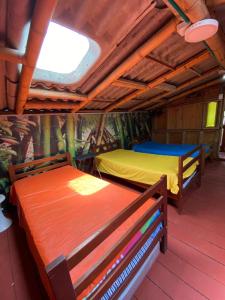 a bedroom with two beds in a cabin at Finca La Divisa. Senderos de la Montaña in Pereira