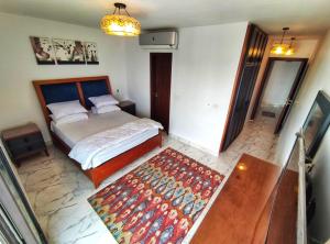 a bedroom with a bed and a table with a rug at Porto Said شاليه ملكى صف اول بحر بورتو سعيد in Port Said