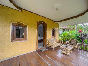 Balkón nebo terasa v ubytování Mulia Garden Bungalows - Monthly Rate Available