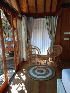 Bintang Tiga Bungalows Gili Air的休息区