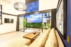 Χώρος καθιστικού στο New Duplex Apartment 200m To Beach Canggu