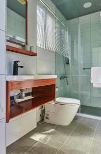a bathroom with a toilet and a glass shower at Xiangyue 38 Homestay in Dongshan