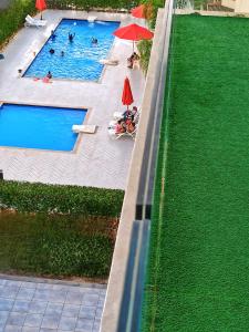 Pemandangan kolam renang di Porto Said شاليه ملكى صف اول بحر بورتو سعيد atau berdekatan