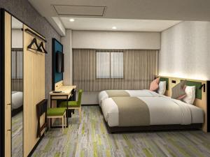 HOTEL MYSTAYS Miyazaki في ميازاكي: غرفة نوم بسرير كبير ومكتب