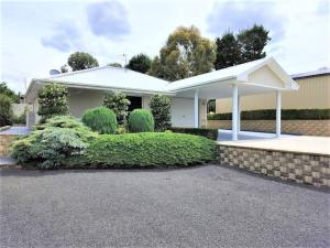 a house with a white gazebo and some bushes at Delaware Retreat in Mount Panorama
