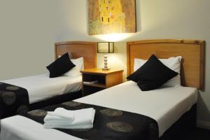 Postel nebo postele na pokoji v ubytování Meadowbrook Hotel Brisbane
